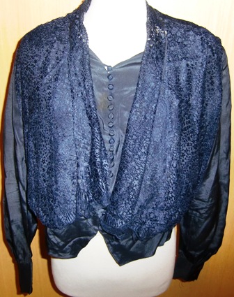 xxM389M Early 1900 silk and lace blouse